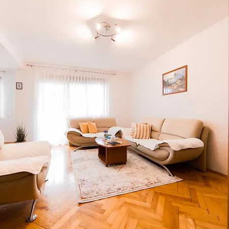 Apartman Centar 2 ליבנו