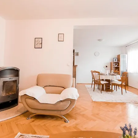 Apartman Centar 2 דירה