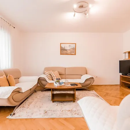 Apartman Centar 2 דירה *