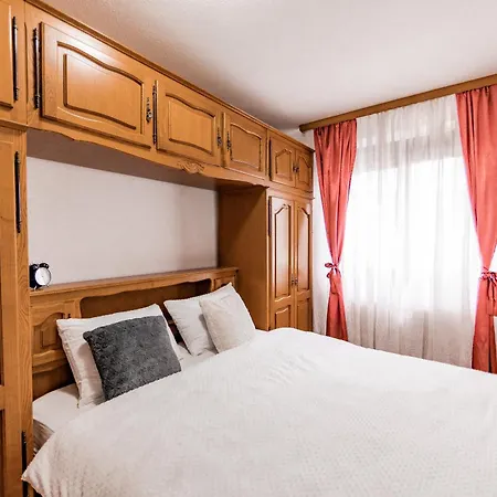 Apartman Centar 2 * ליבנו