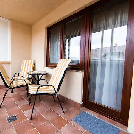 Apartman Centar 2 * ליבנו