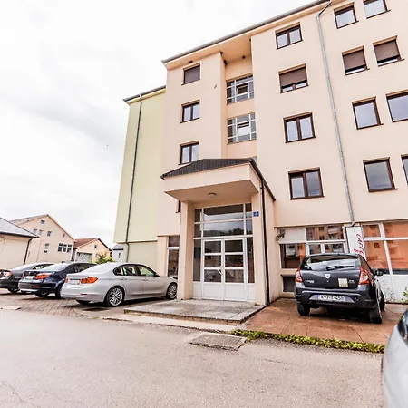 Apartman Centar 2 דירה *